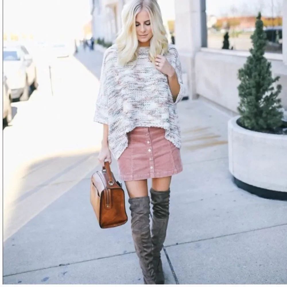 ✨HP✨Women's Pink Corduroy Mini Skirt✨